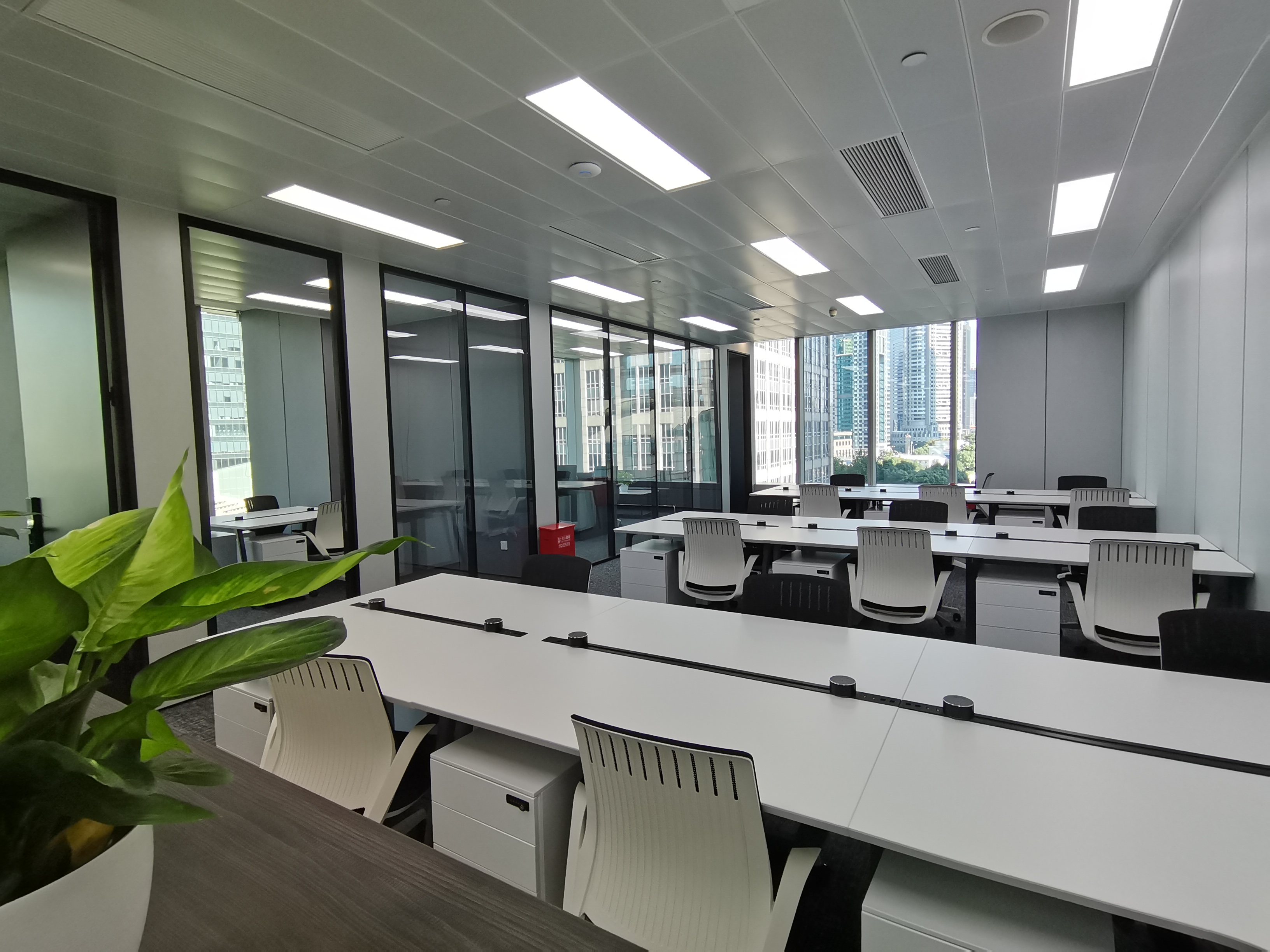 汇亚大厦246平精装修带家具办公室出租